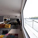 Peniche De Charme Au Pont Alexandre III